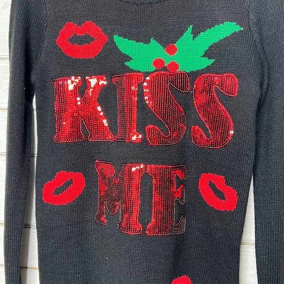 Derek Heart Black Sweater with Red Accents - Picture 2 of 5